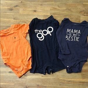 Bundle of 3 onesie